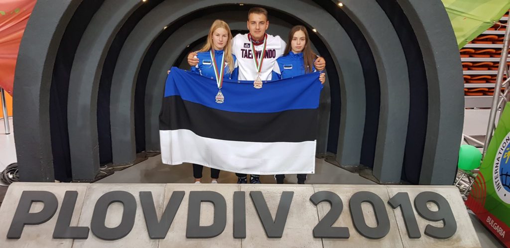 Пярнуские таеквондисты завоевали 2 медали на ЧМ в Болгарии
