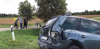 Тяжелая авария: в Пярнумаа столкнулись три автомобиля, есть пострадавшие