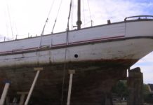 Затонувший в Пярну старый деревянный парусник надеются восстановить